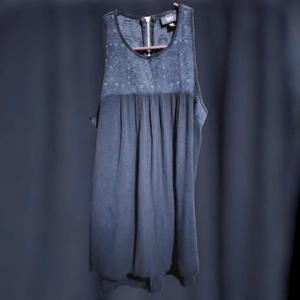 Mossimo Top XS Sleeveless Embroidered Black Tunic Zip Tank Top